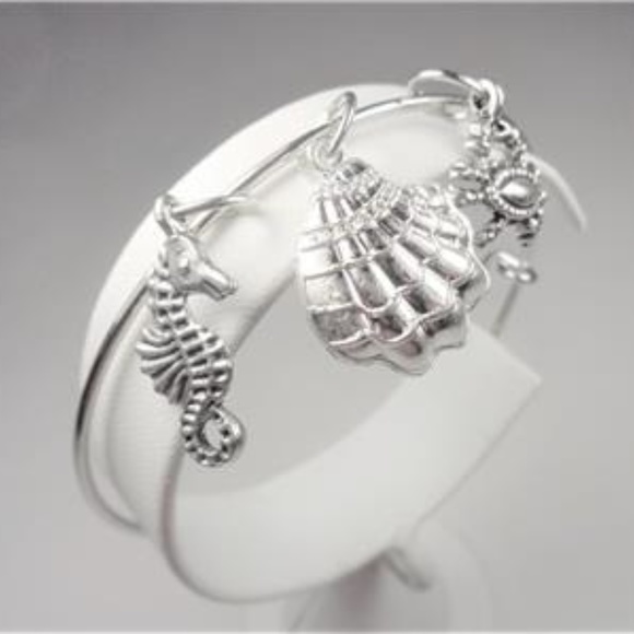 NAUTICAL CRAB SEA HORSE BEACH SHELL CHARM BRACELET - Picture 5 of 5